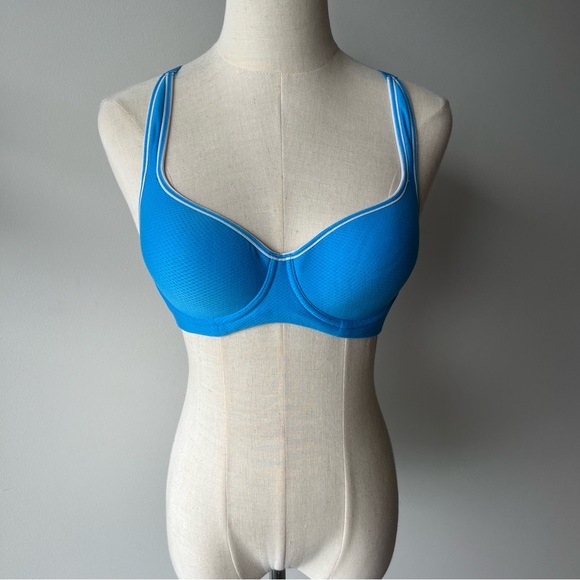 Triumph Triaction Racerback Sports Bra and Triaction Seamfree Sports Top 10C - Picture 6 of 9